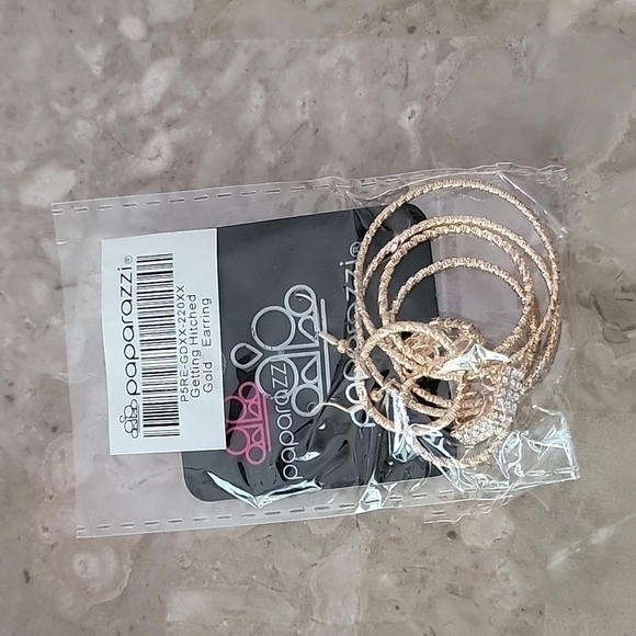 Getting Hitched Earrings - Picture 4 of 4